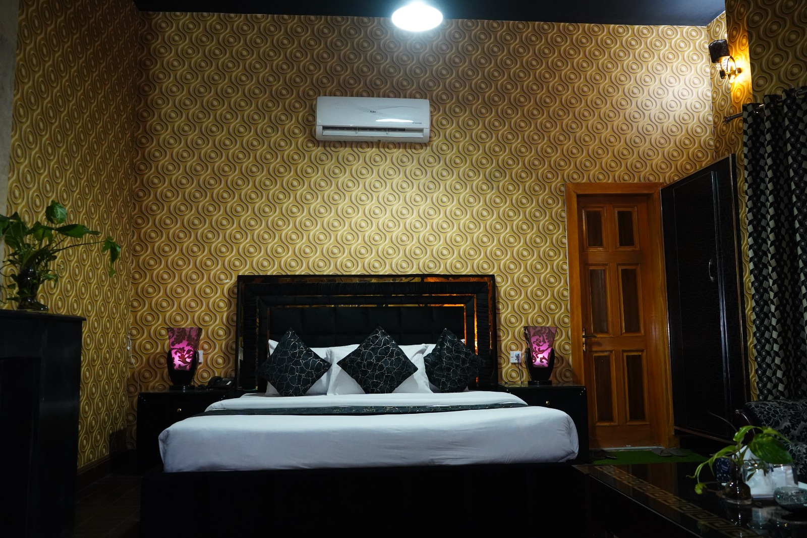 Room 501 (2)