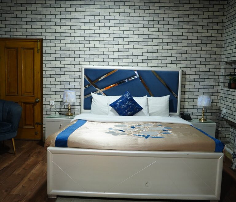 Room 502 (2)