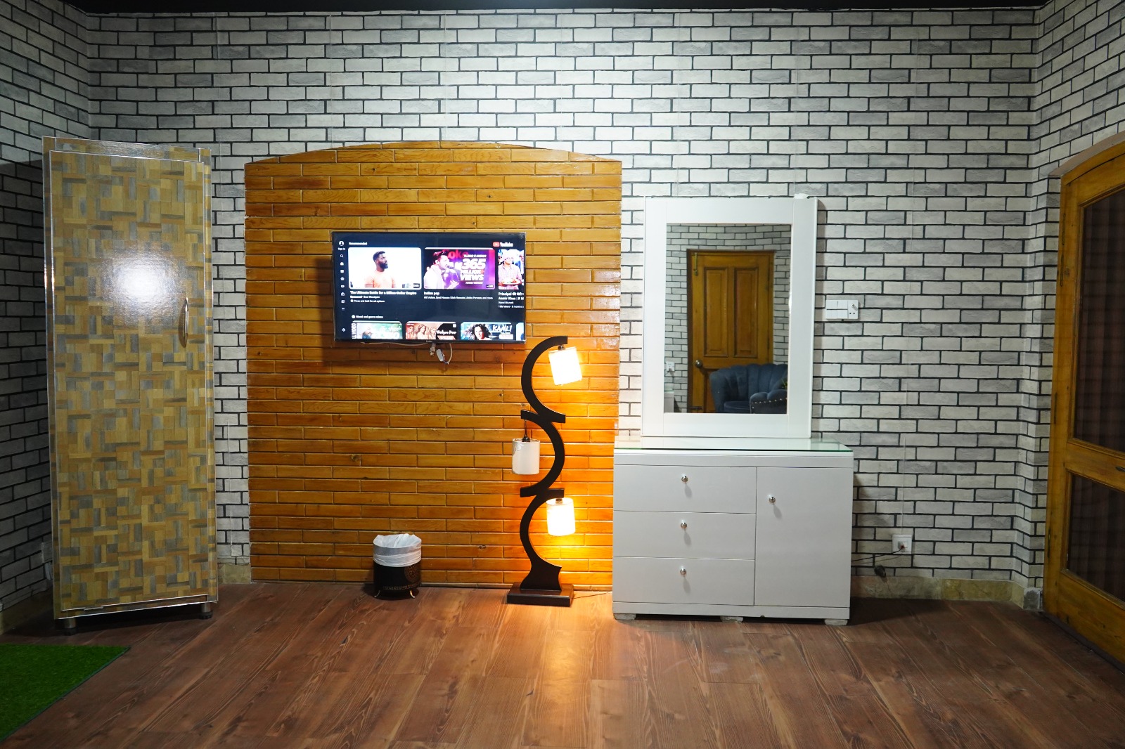 Room 502 (7)