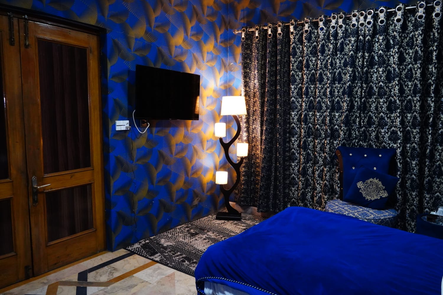Room 504 (3)