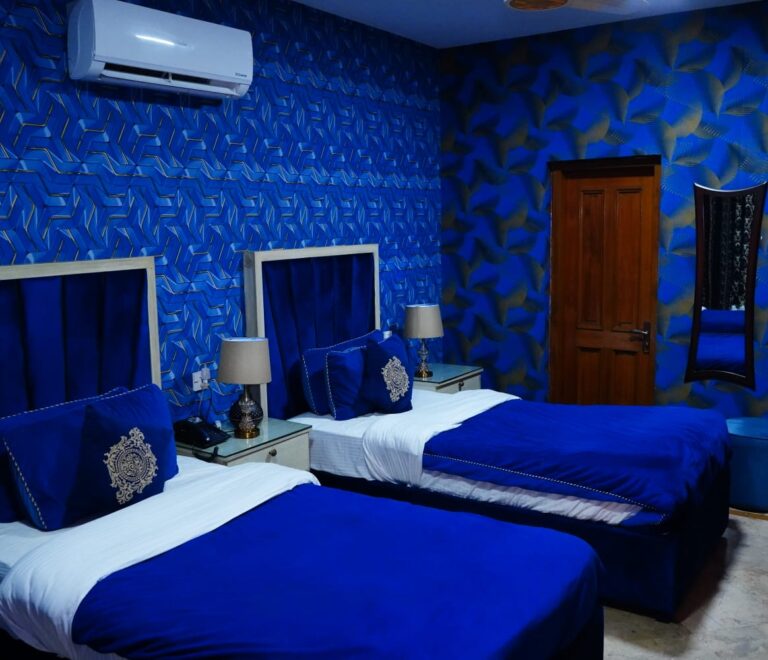Room 504 (5)