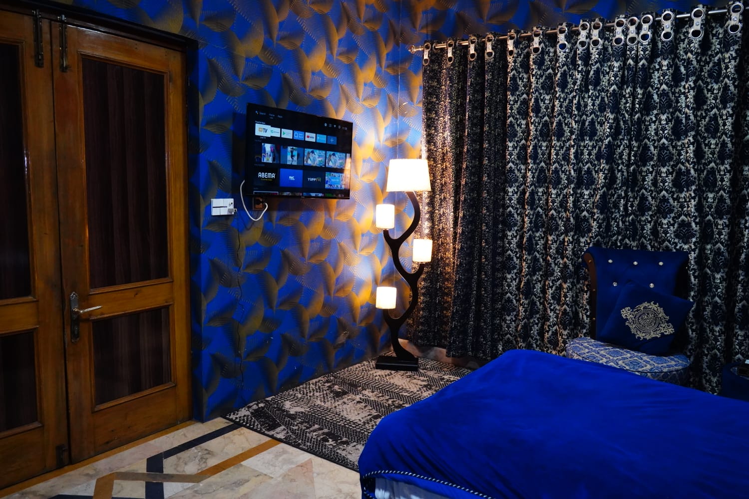 Room 504 (7)